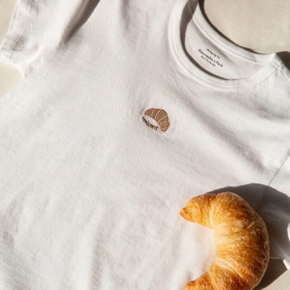 Abercrombie & Fitch Tops - Abercrombie & Fitch croissant embroidered skimming tee white